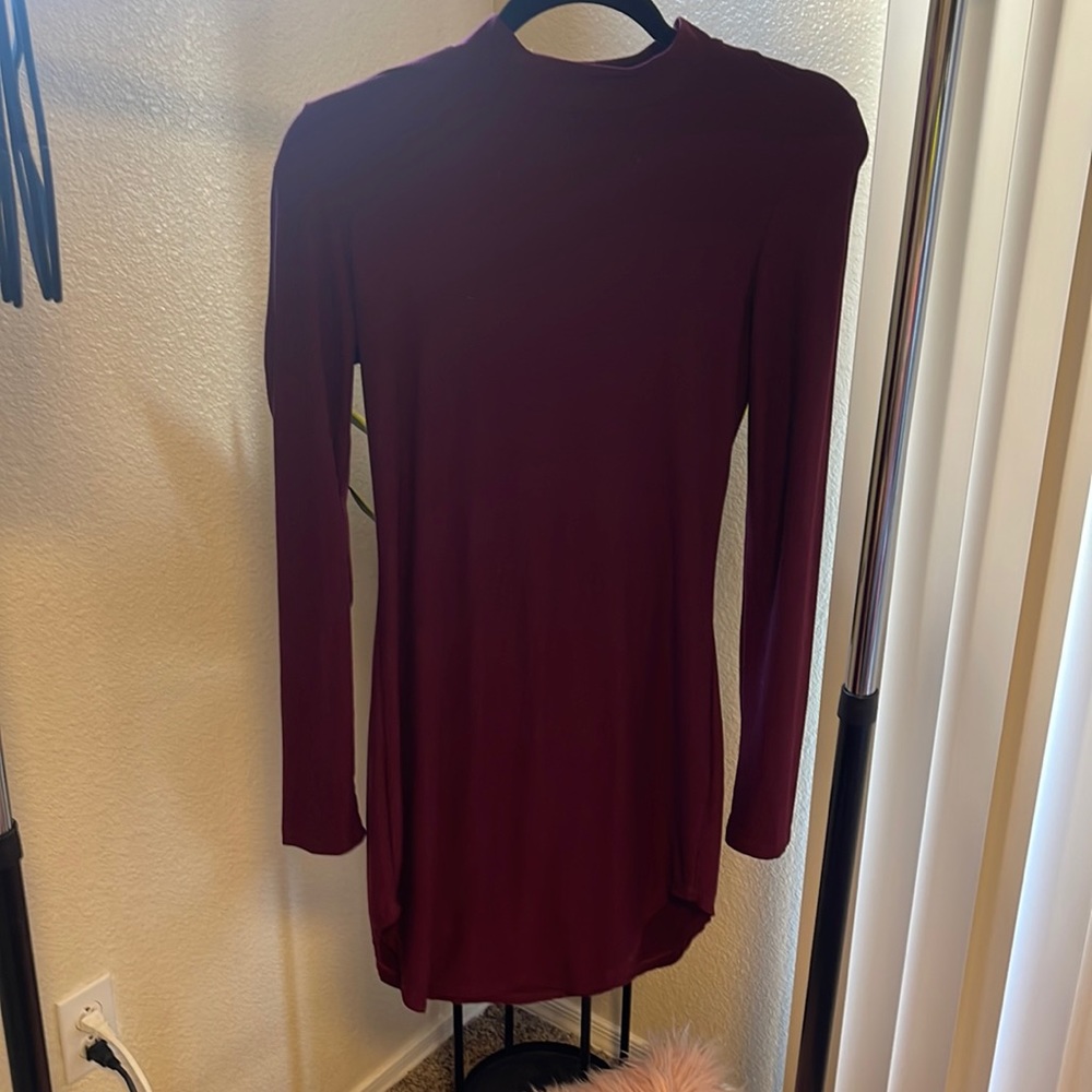 Maroon fitted long sleeve dress